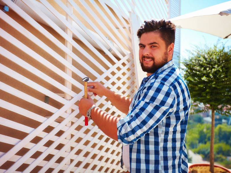 Pourquoi opter pour un brise-vue en bois pour votre clôture ?